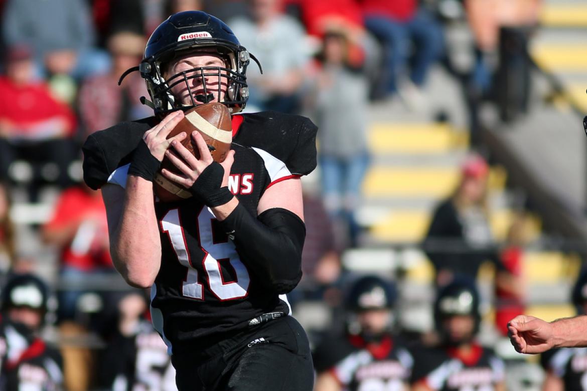 Little River's Grant Stephens makes a catch in the 2021 8-Man I title game. (Photo: Everett Royer/KSportsImages.com)